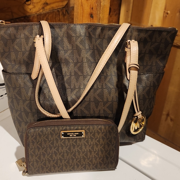 Michael Kors Handbags - Nice Authentic Michael Kors Brown Tote and Wallet Set